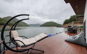 Lakeation Kanchanaburi